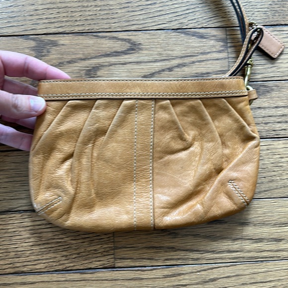 Coach tan wristlet - Picture 5 of 8